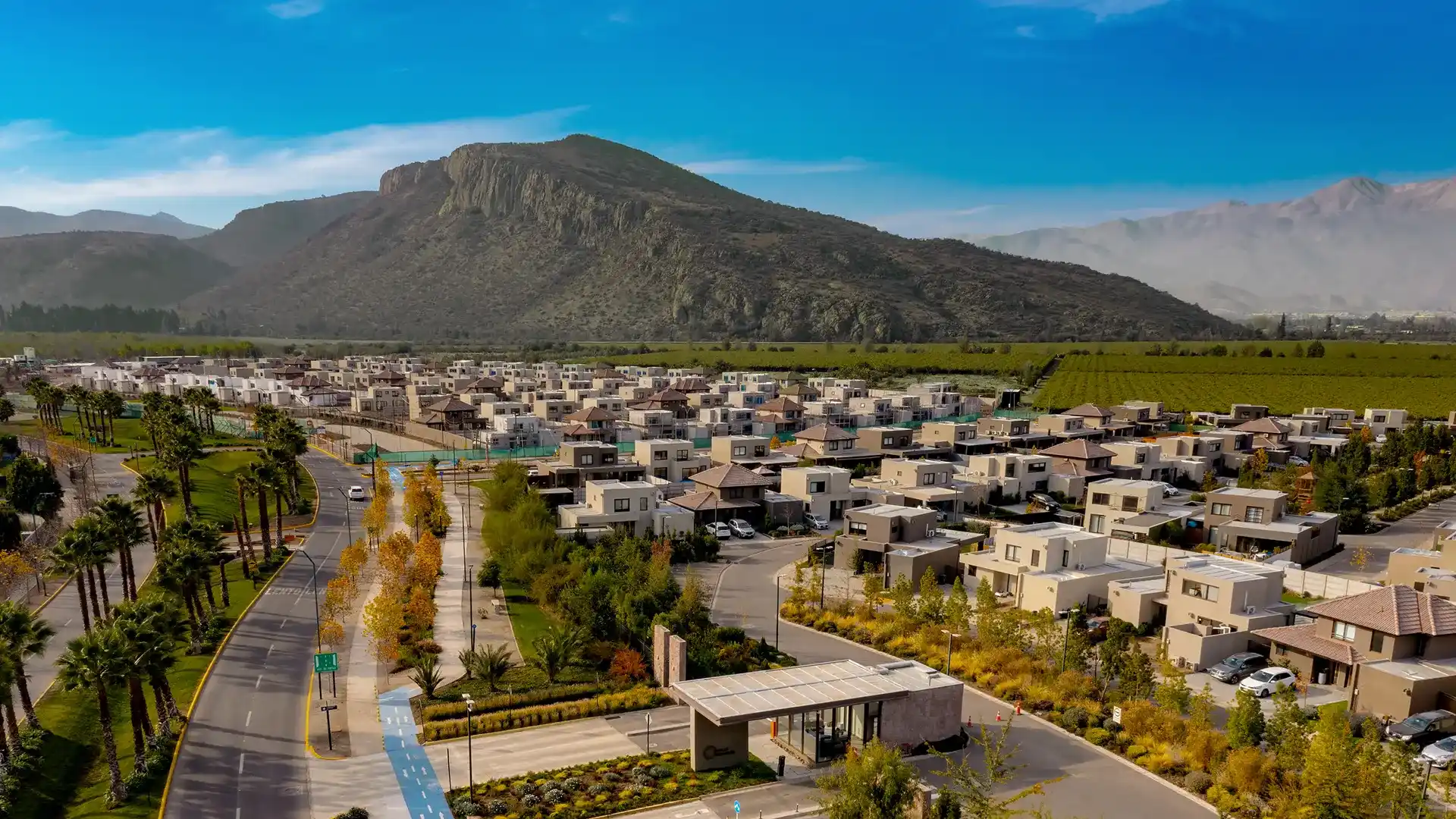 Condominio y edificios en el sector oriente de Santiago atendidos por Mantenimiento Plus
